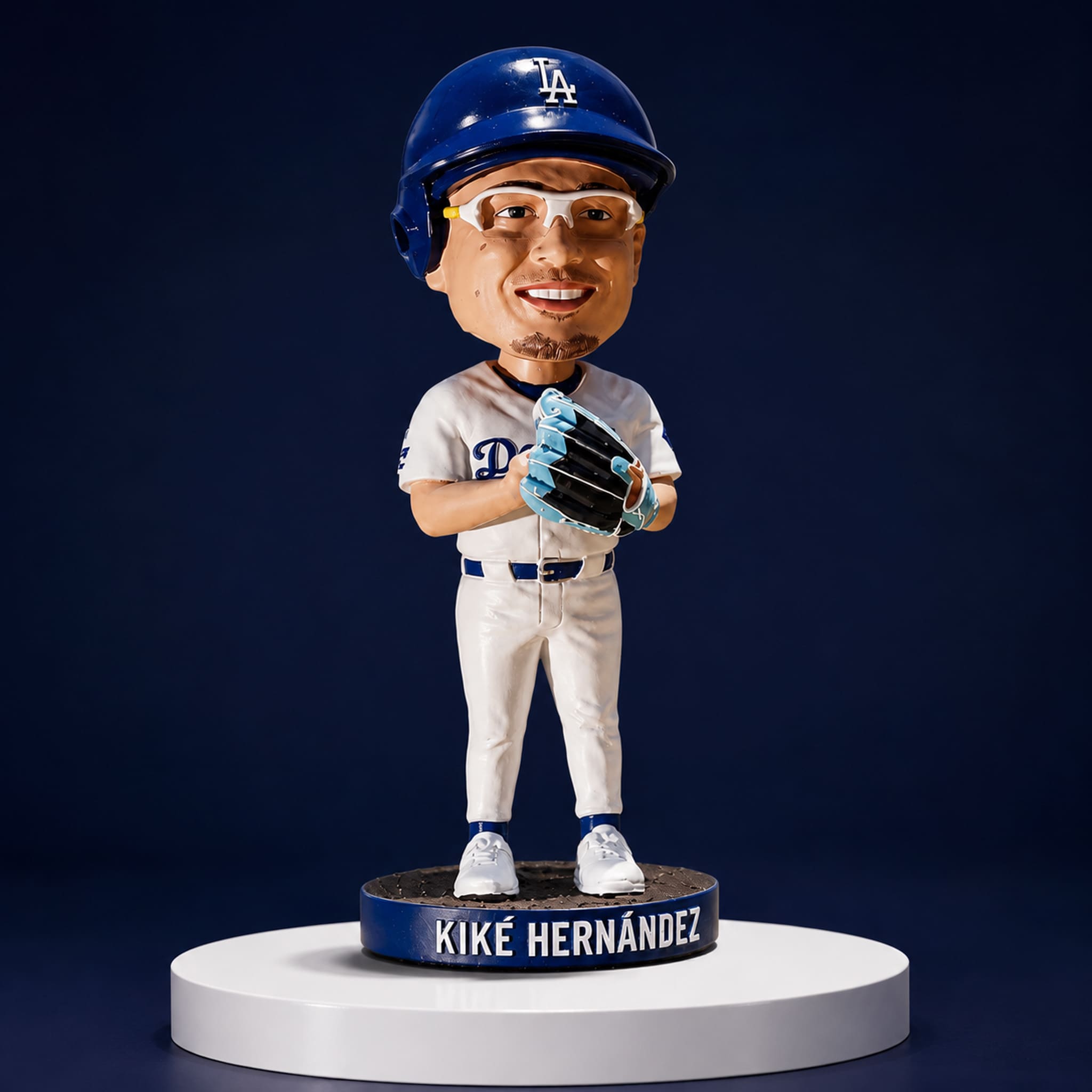 KIKÉ HERNÁNDEZ フィギュア 背番号8 Kike Hernandez Pitching Bobblehead Night Giveaway